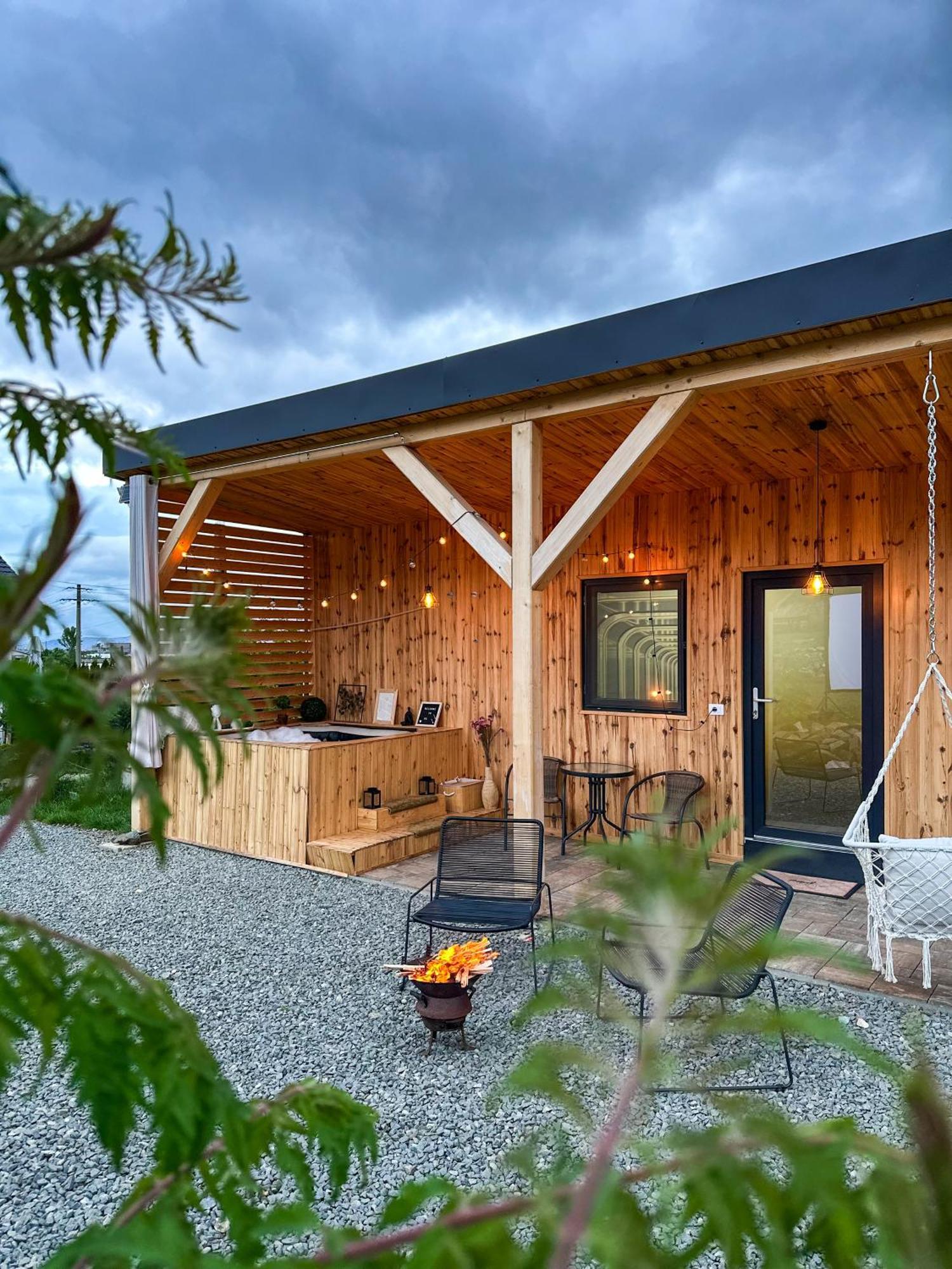 Kubiq Transalpina Villa Petresti Eksteriør billede